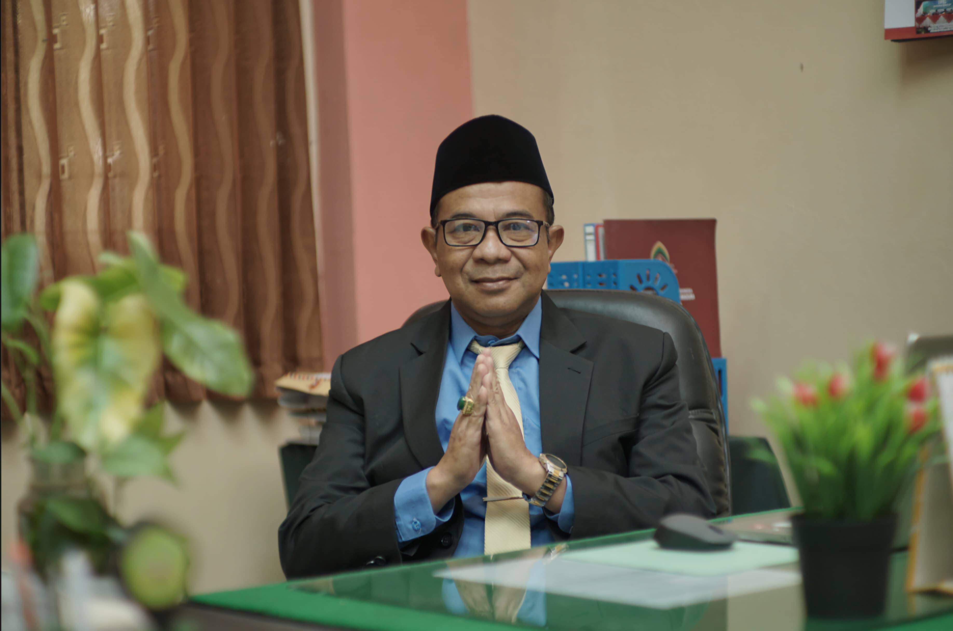 Penyerahan SK Guru Besar Prof. Dr. H. Atiqullah, S.Ag., M.Pd., Tambah Jumlah Profesor di IAIN Madura