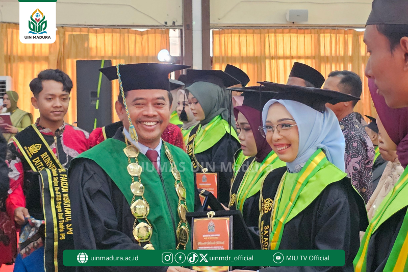 Wisudawati Asal Malang menjadi Lulusan Terbaik Prodi PIAUD Lulus dengan IPK 3,93 dalam 3 Tahun 2 Bulan