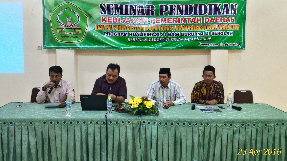 Seminar Pendidikan dengan tema Kebijakan Pemerintah Daerah dalam Meningkatkan Kompetensi dan Profesionalisme Guru