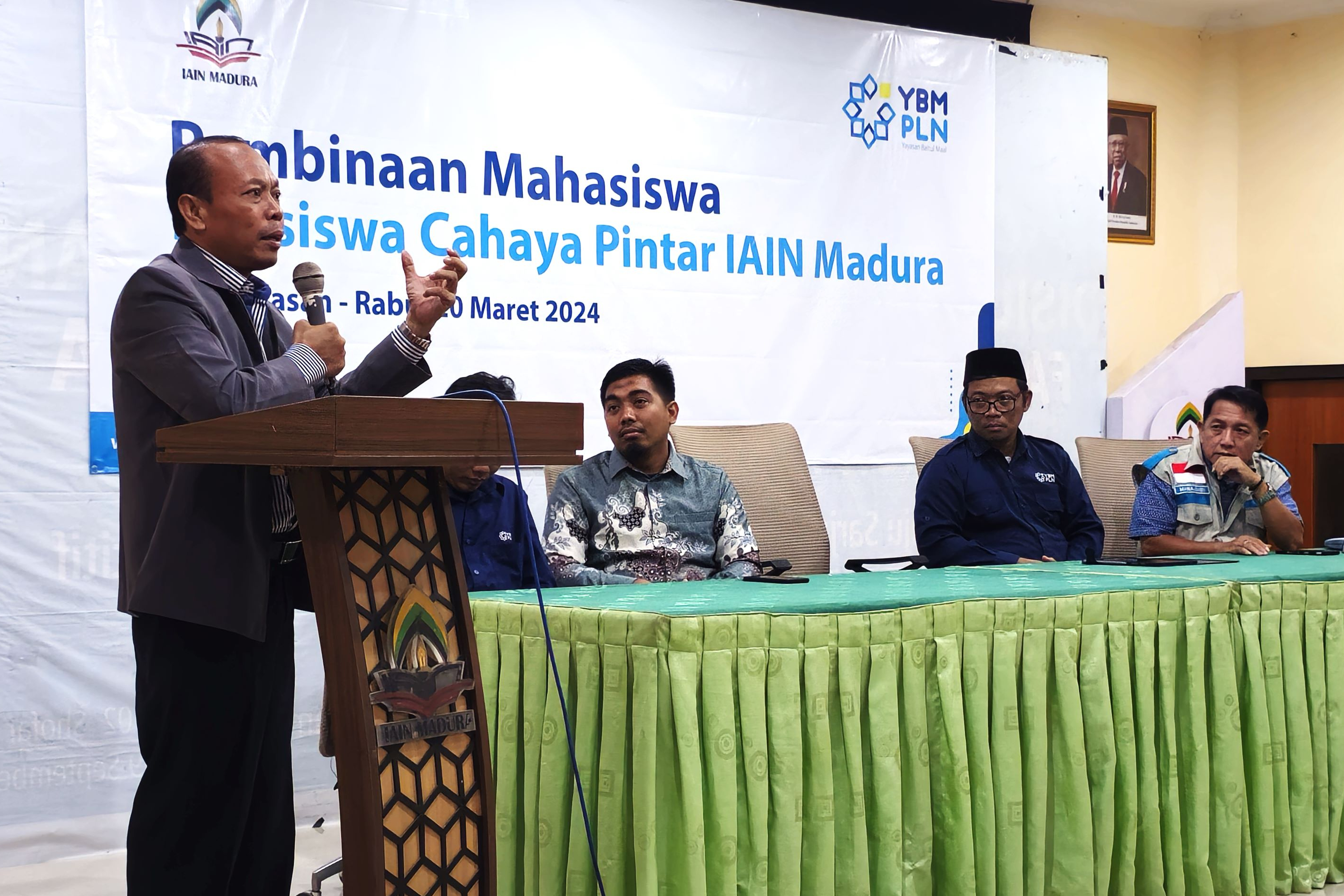 Pembinaan Mahasiswa Penerima Beasiswa Cahaya Pintar IAIN Madura oleh YBM PLN