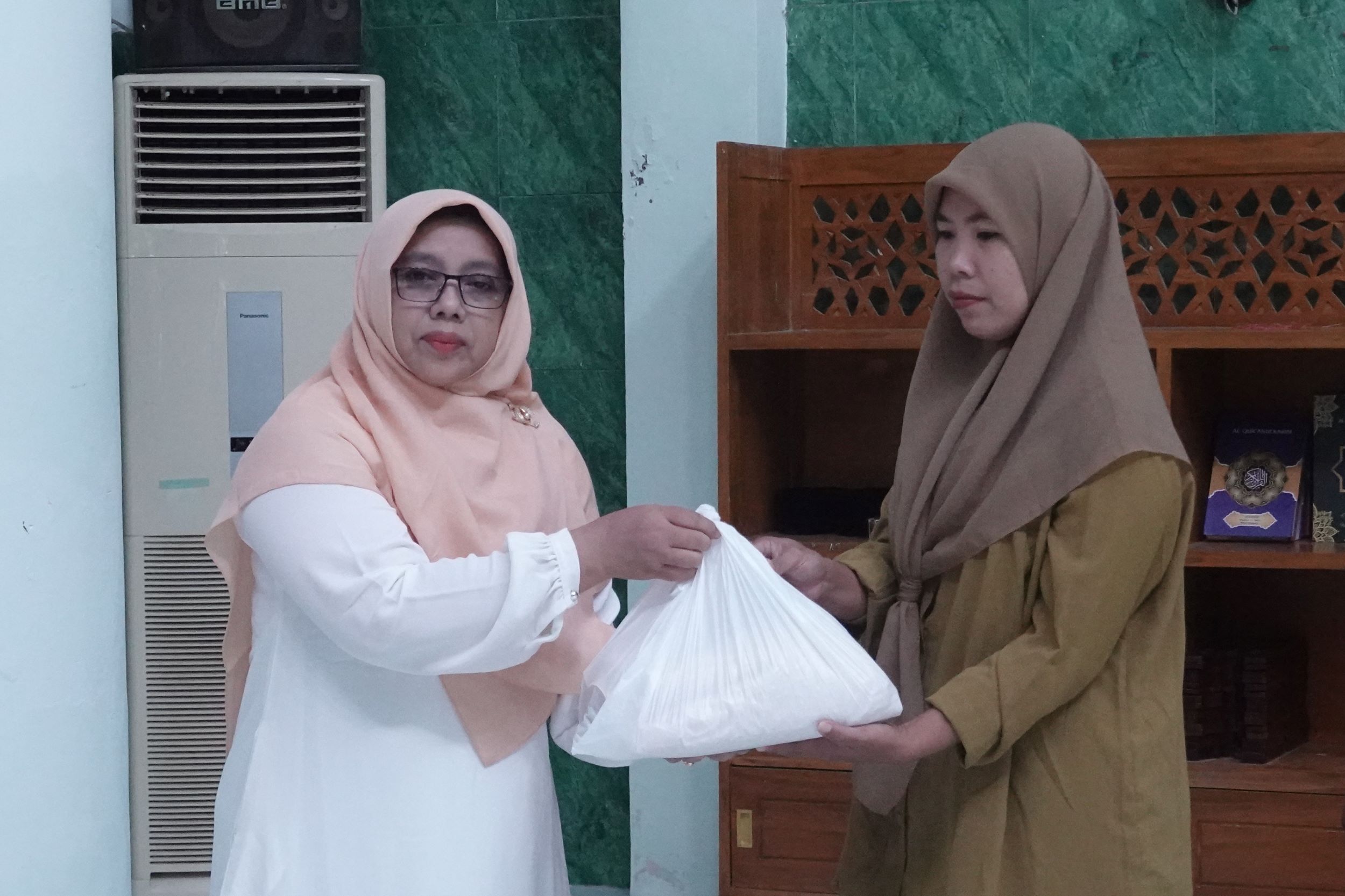 DWP dan Takmir Masjid IAIN Madura Galang Kebaikan di Bulan Ramadhan