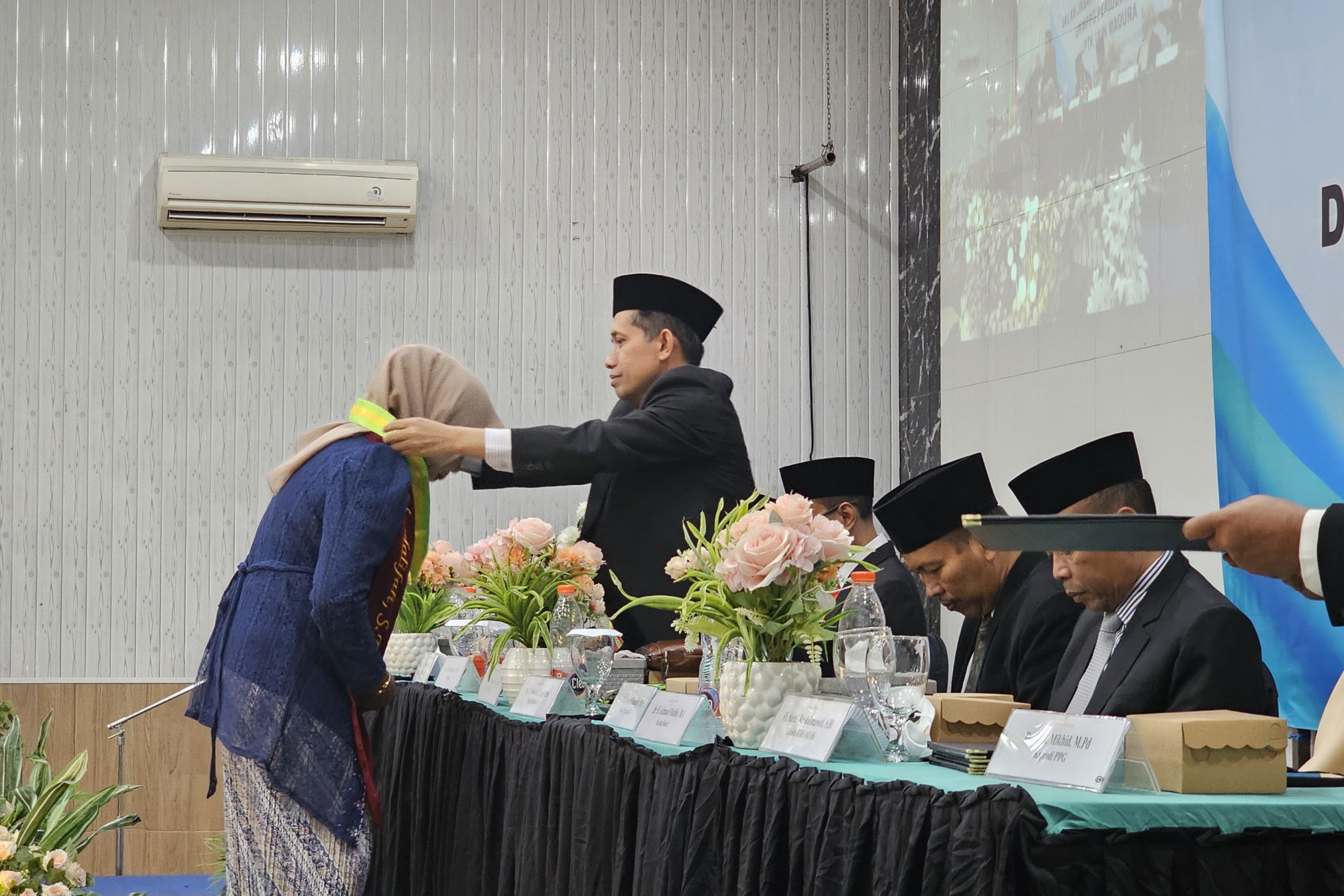 IAIN Madura Kukuhkan 100 Guru Profesional: Komitmen Meningkatkan Kualitas Pendidikan